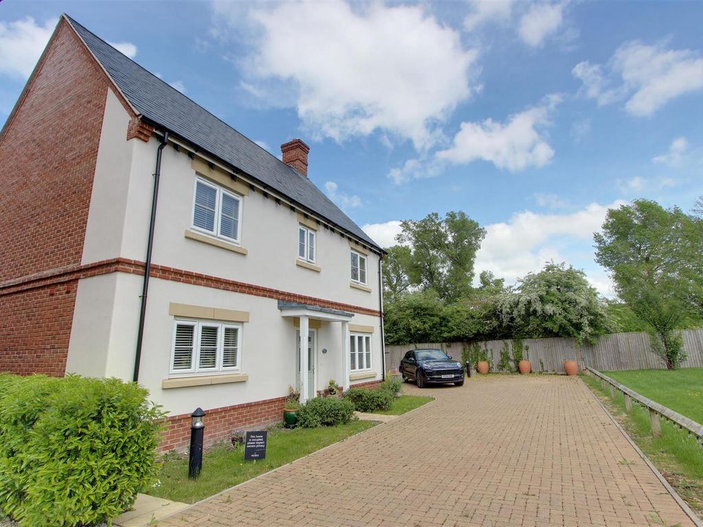4 bed detached house for sale in Smyth End, Aston Clinton, Aylesbury