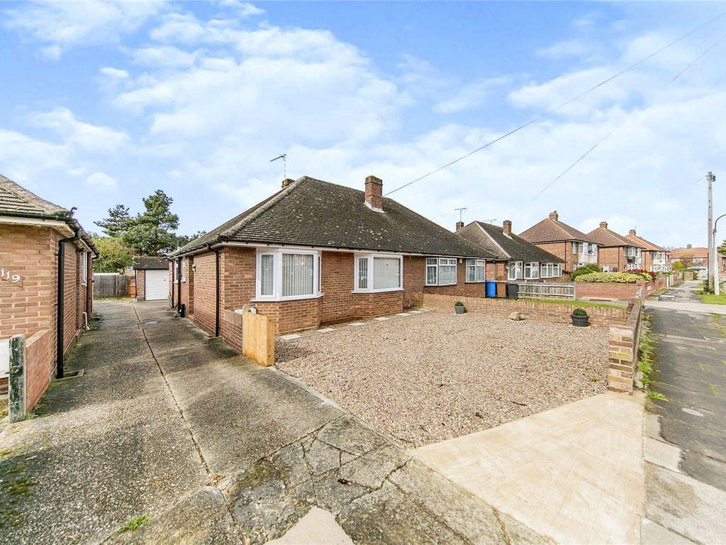2 bed bungalow for sale in Chesterfield Drive, Ipswich, Suffolk IP1, £