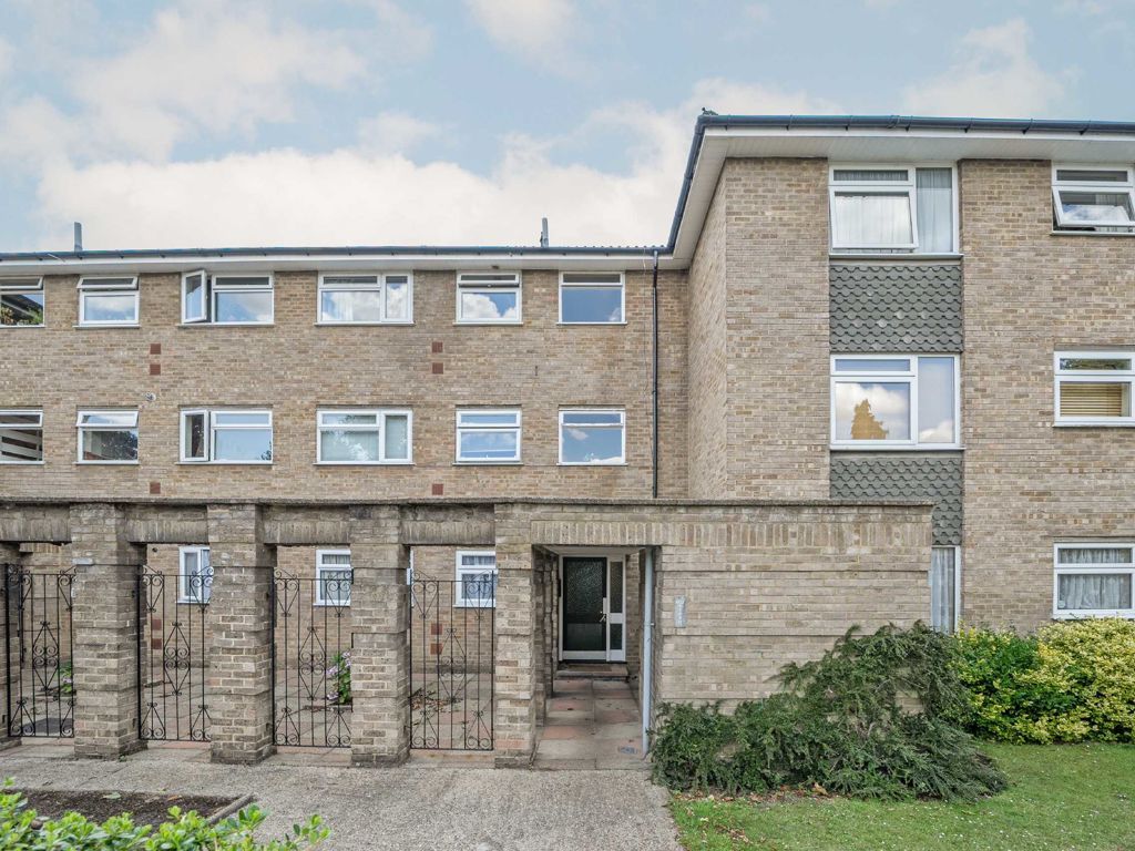 2 bed flat for sale in Catherine Road, Surbiton KT6, £375,000 - Zoopla