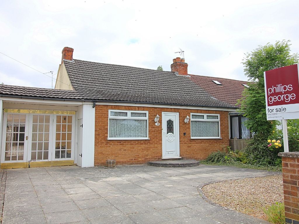 3 bed semidetached bungalow for sale in Charnwood Drive, Leicester