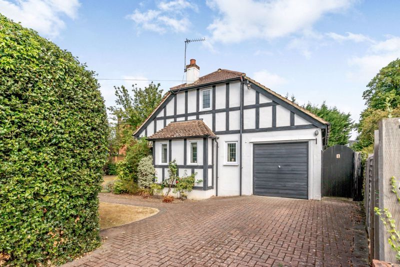 3 bed detached bungalow for sale in Woodcote Close, Epsom KT18 Zoopla