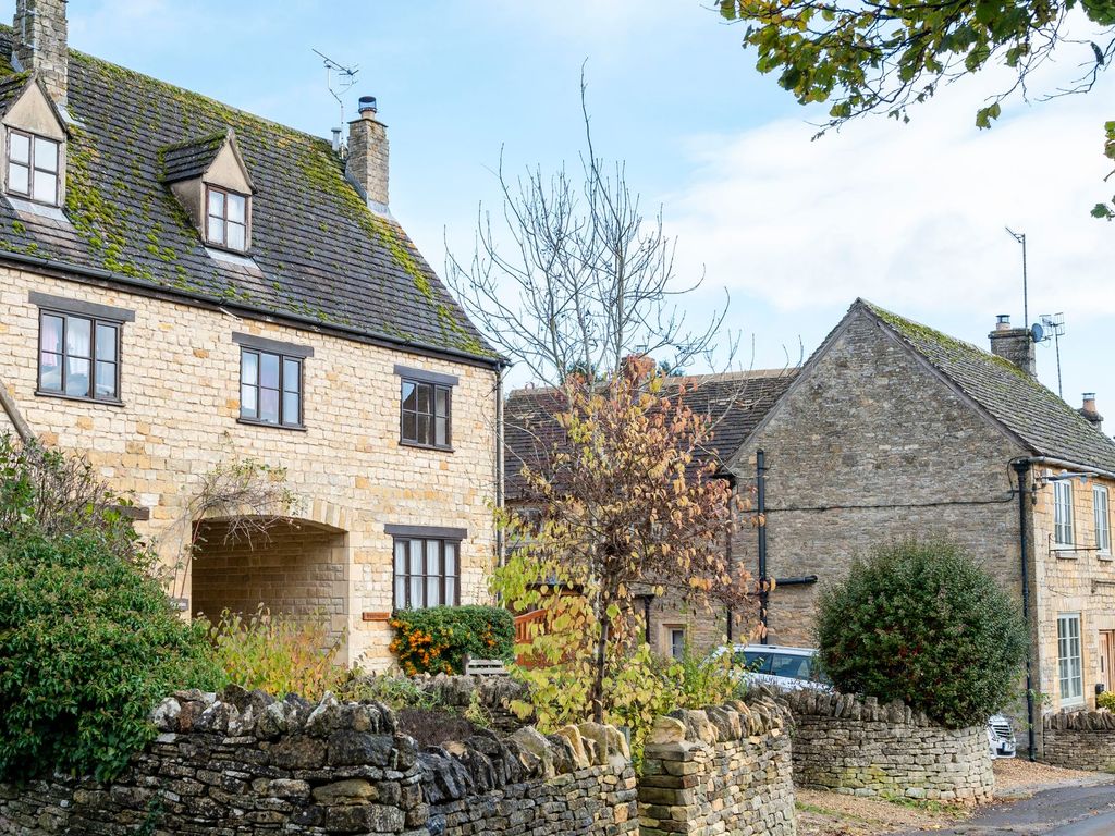 3 bed semidetached house for sale in Naunton, Cheltenham GL54, £