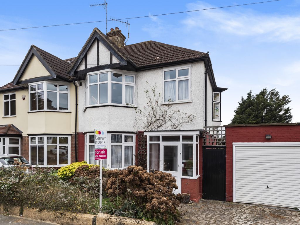 3 bed semidetached house for sale in St. Margarets Avenue, Whetstone