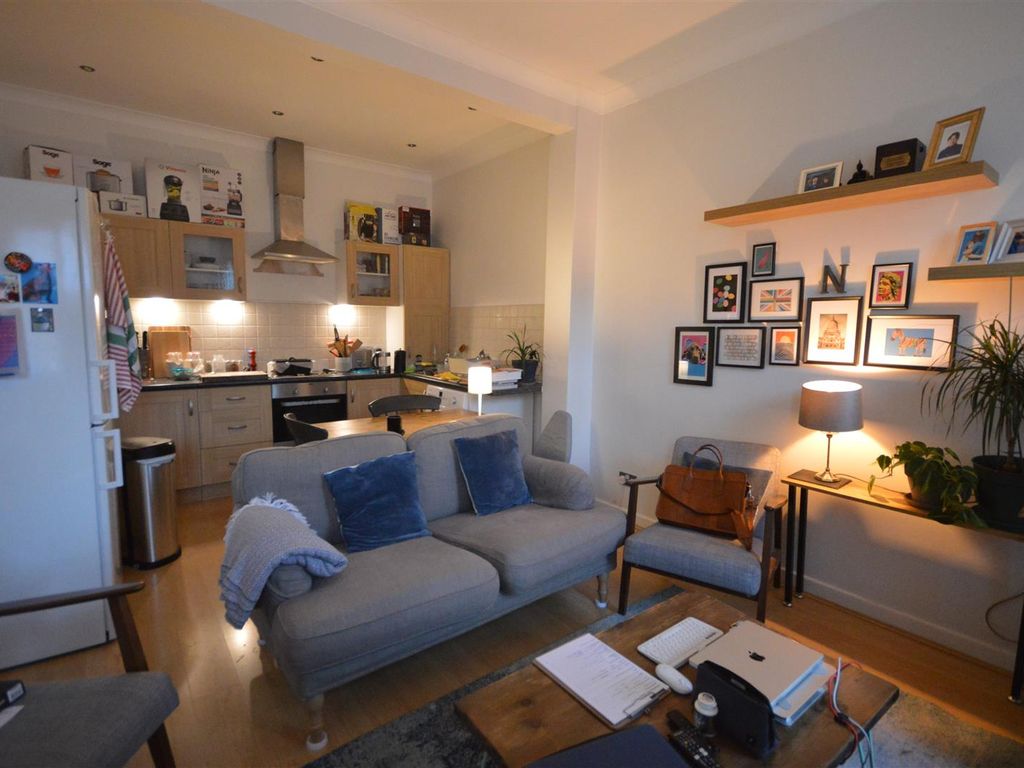 2 bed flat to rent in Caledonian Road, London N7 Zoopla