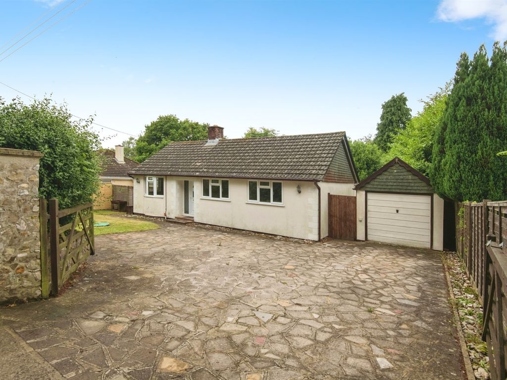 3 bed detached bungalow for sale in Cooks Lane, Axminster EX13, £