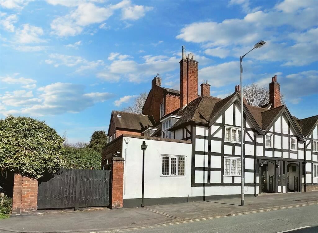 4 bed semidetached house for sale in Beacon Street, Lichfield WS13