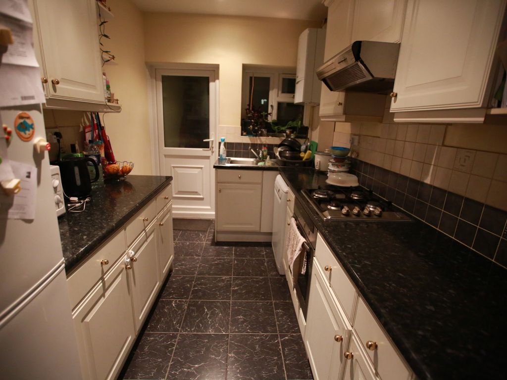 3 bed end terrace house to rent in Normandy Drive, Hayes UB3, £2,150