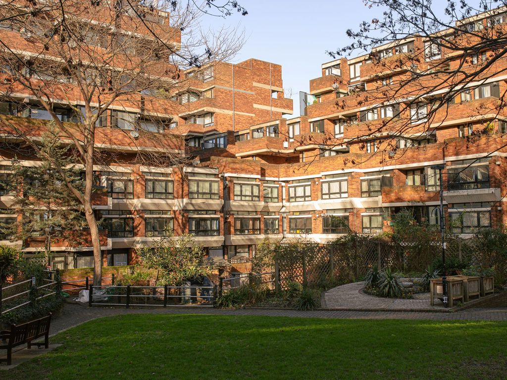 2 bed flat to rent in Vauxhall Bridge Road, London SW1V, £2,500 pcm