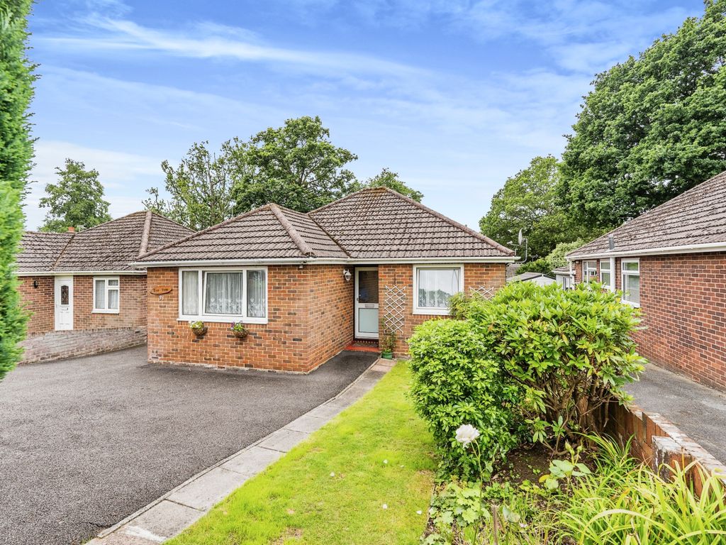 3 bed bungalow for sale in Bodycoats Road, Chandler's Ford, Eastleigh
