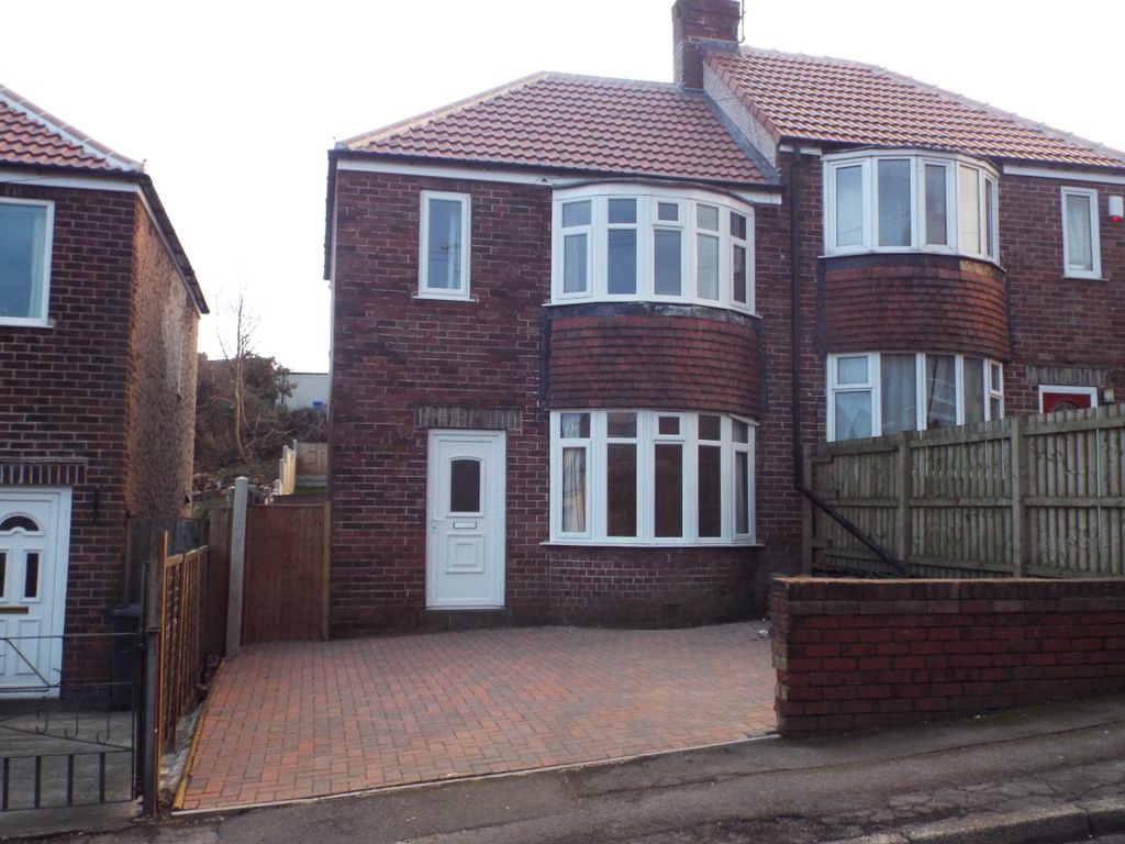 2 bed semidetached house to rent in Monckton Road, Sheffield S5, £750