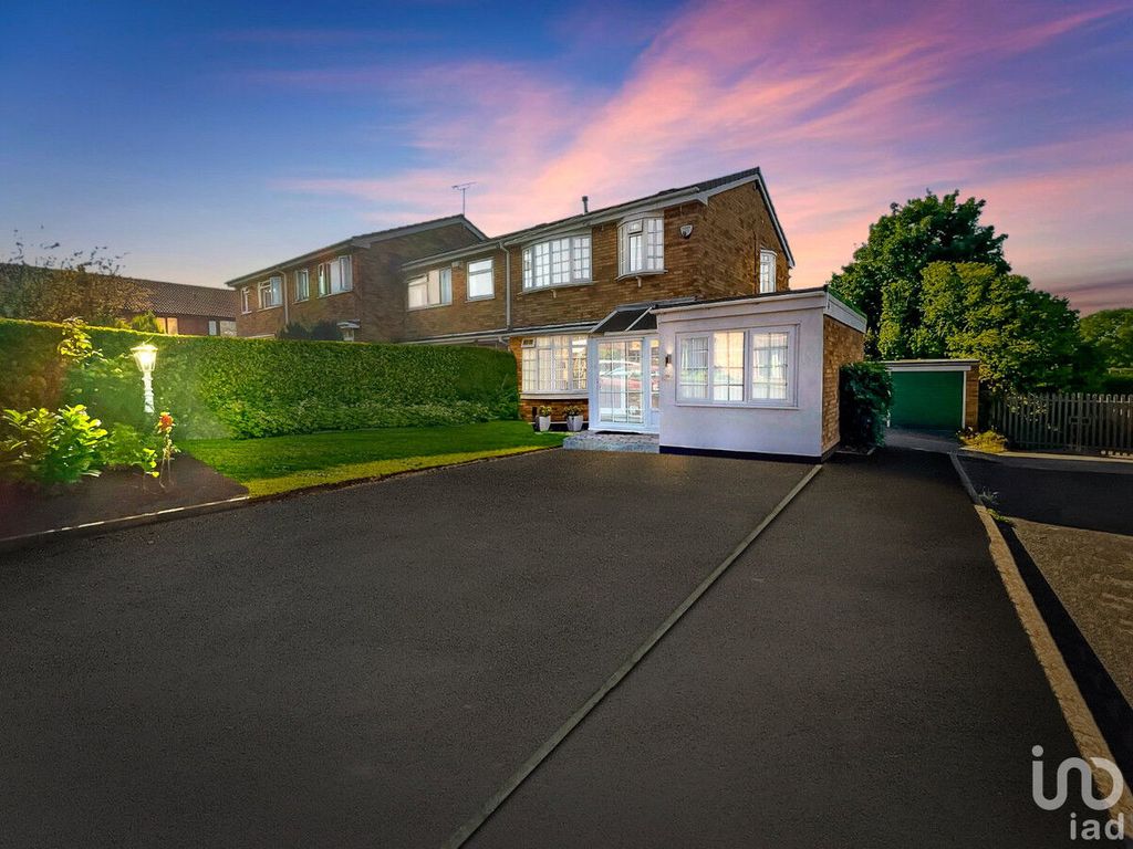 3 bed end terrace house for sale in Ipswich Crescent, Birmingham B42, £