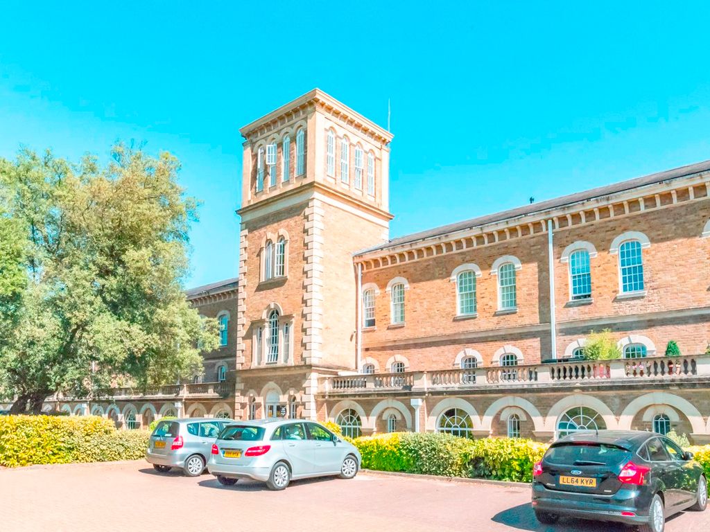 2 bed flat to rent in Princess Park Manor, Royal Drive, London N11 Zoopla