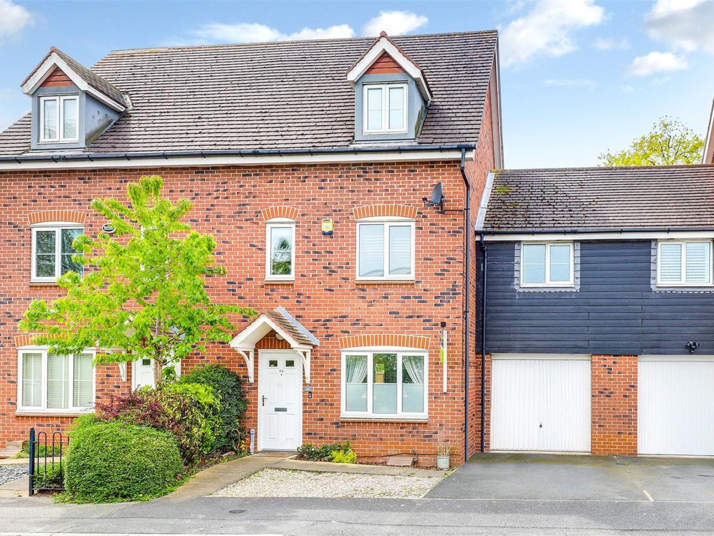 4 bed terraced house for sale in Stavely Way, Gamston, Nottinghashire