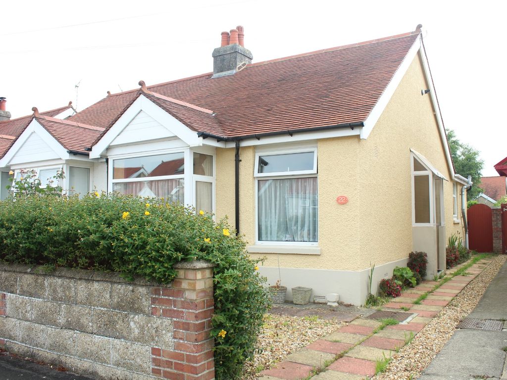 2 bed bungalow to rent in Arundel Road, Gosport PO12, £1,200 pcm Zoopla