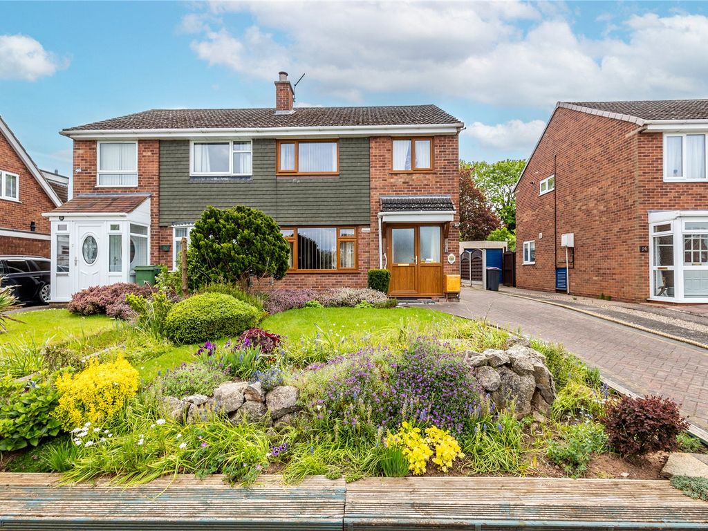 3 bed semidetached house for sale in Shelley Drive, Sutton Hill