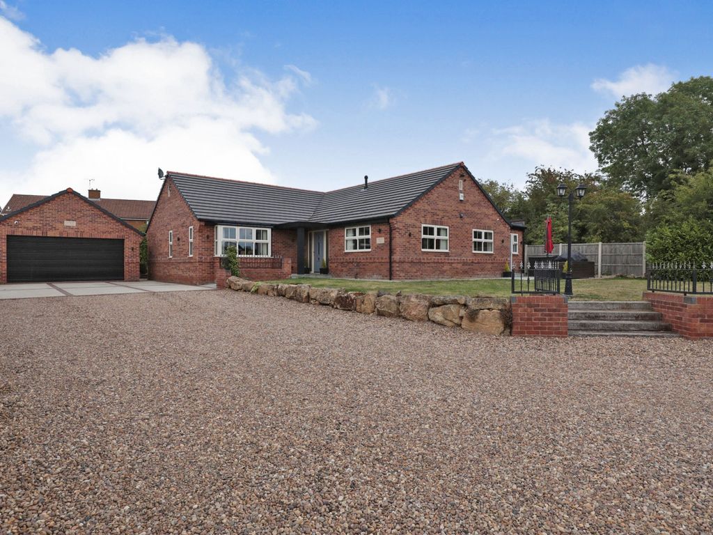 3 bed bungalow for sale in Swinston Hill Road, Dinnington, Sheffield