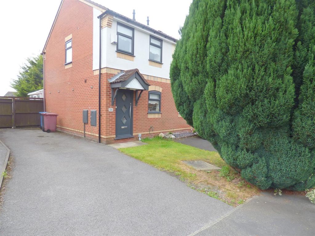 2 bed semidetached house to rent in Newark Close, Huyton, Liverpool