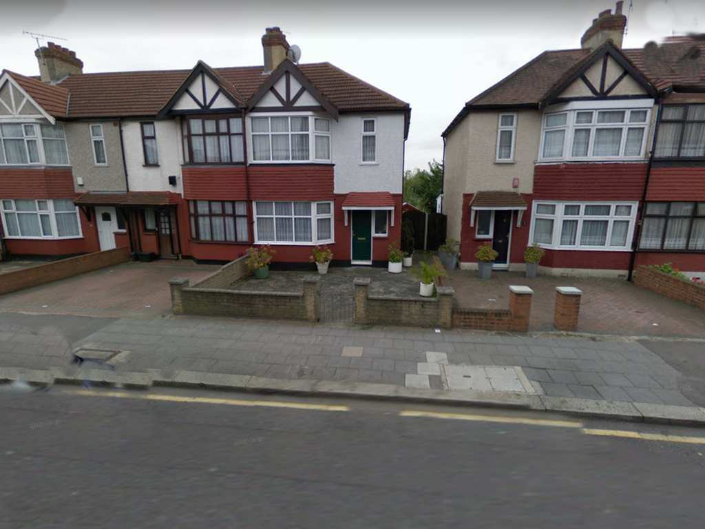 1 bed flat to rent in New North Road, Ilford, London IG6, £1,300 pcm