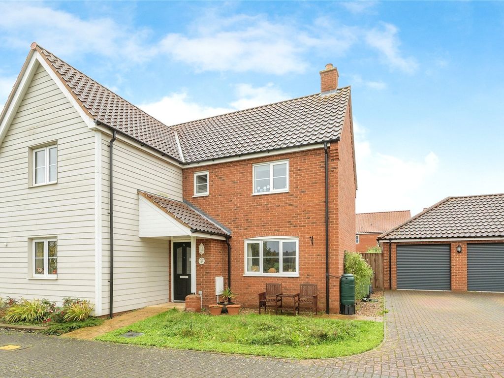 4 bed detached house for sale in Alderfen Way, Hoveton, Norwich