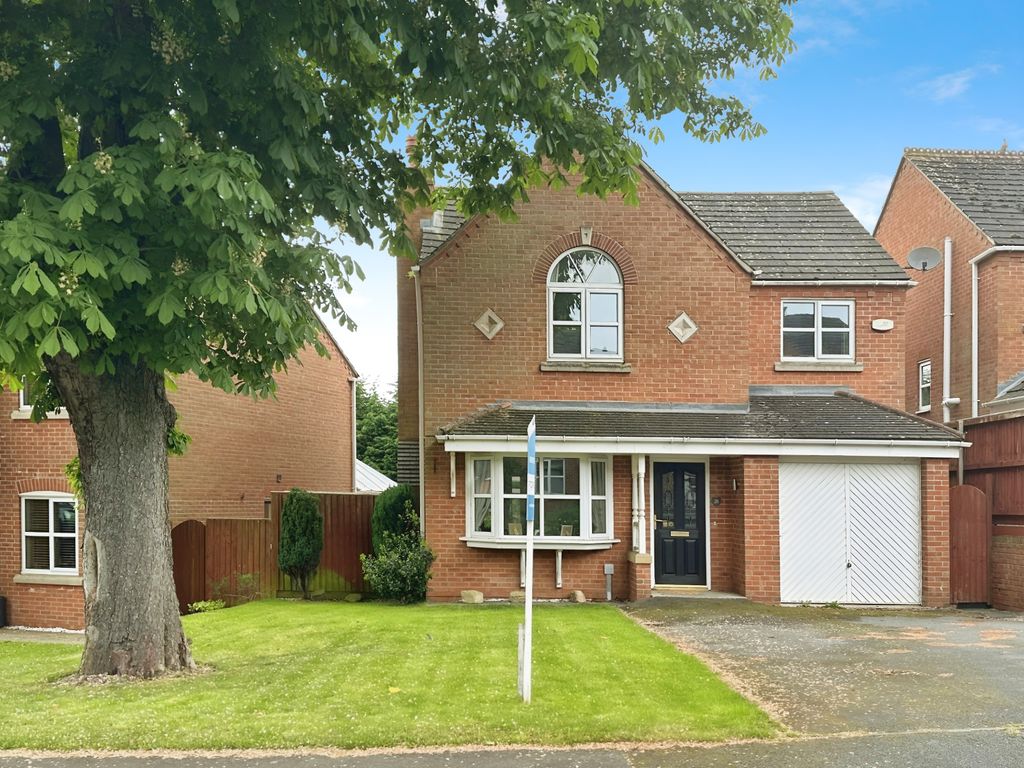 4 bed detached house for sale in Oak Close, Castle Gresley, Swadlincote