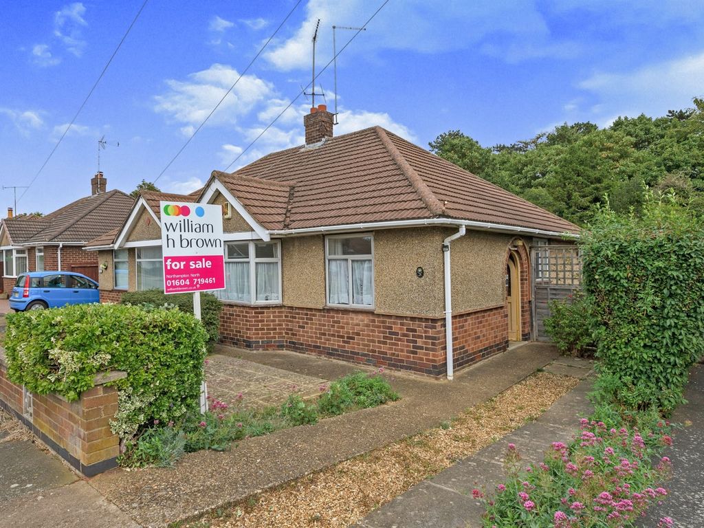 2 bed semidetached bungalow for sale in Coppice Drive, Northampton NN3