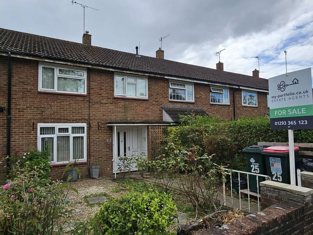 3 bed terraced house for sale in Wold Close, Gossops Green, Crawley