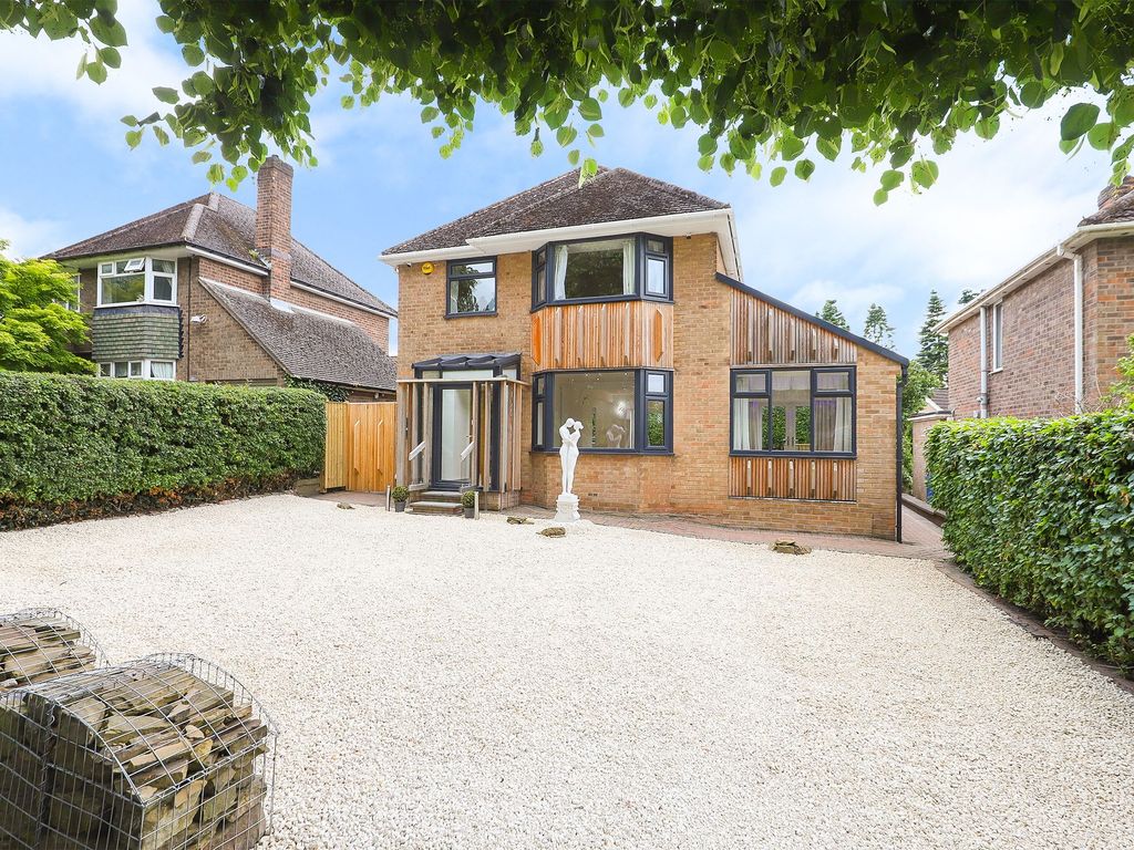 3 bed detached house for sale in Langer Lane, Chesterfield S40, £