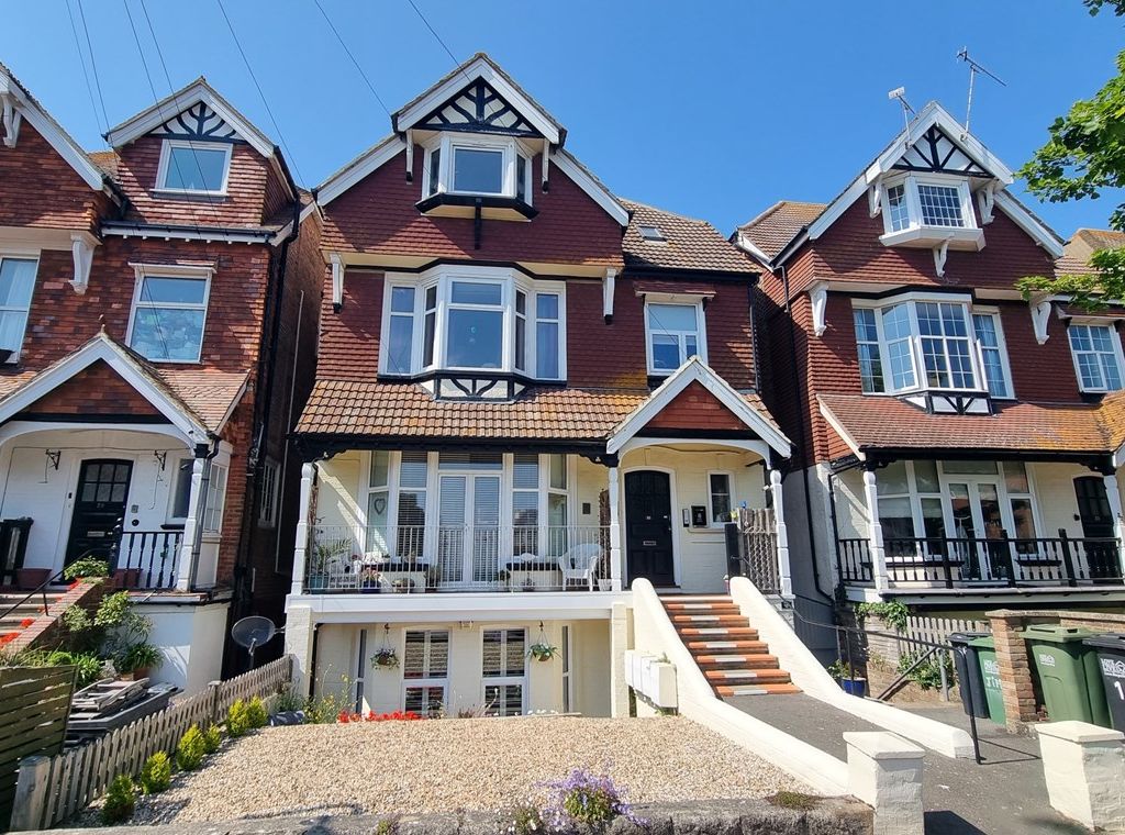 2 bed flat for sale in Cantelupe Road, BexhillOnSea TN40, £179,950 Zoopla