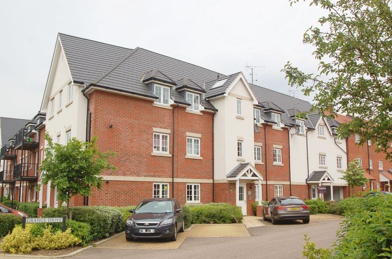 2 bed flat to rent in Grange Drive, High HP13, £1,195 pcm Zoopla