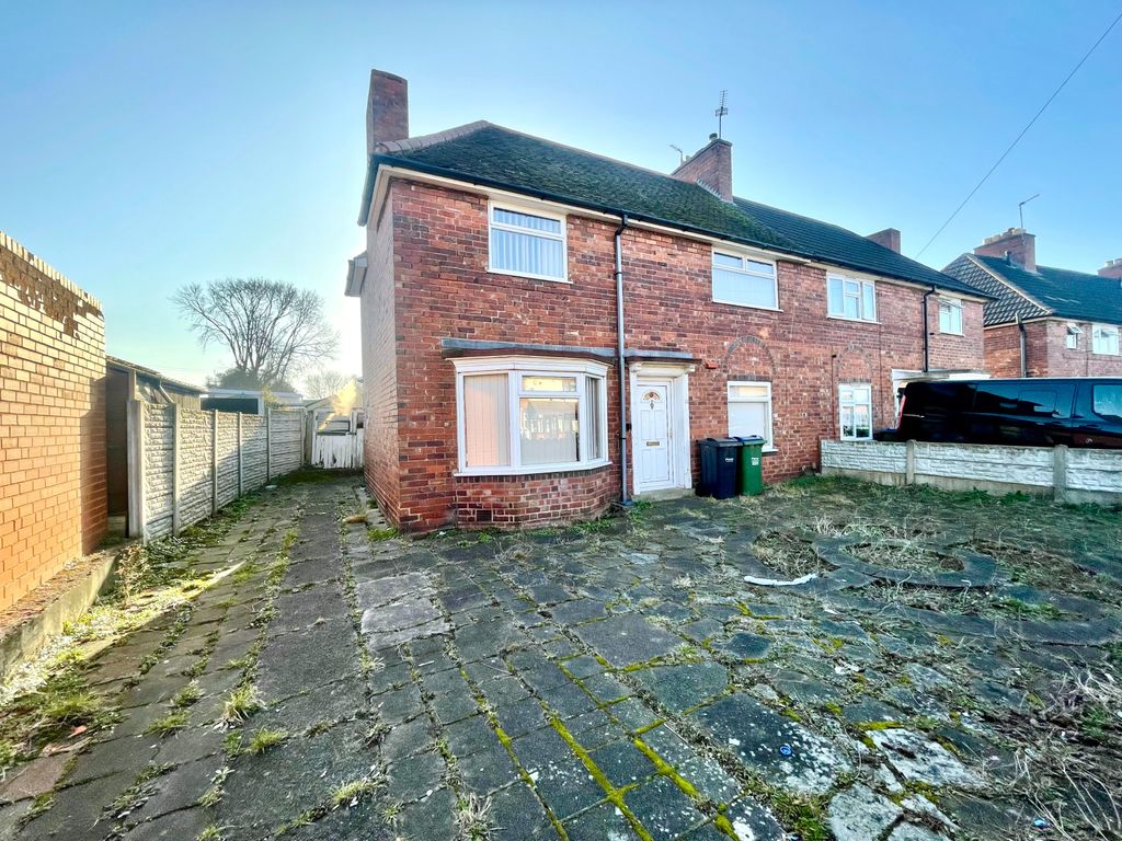 3 bed semidetached house for sale in Bassett Road, Wednesbury WS10