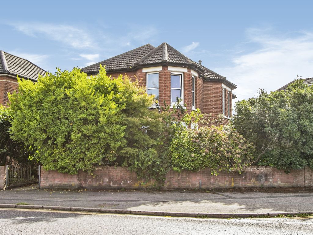 4 bed detached house for sale in Richmond Park Road, Bournemouth BH8, £