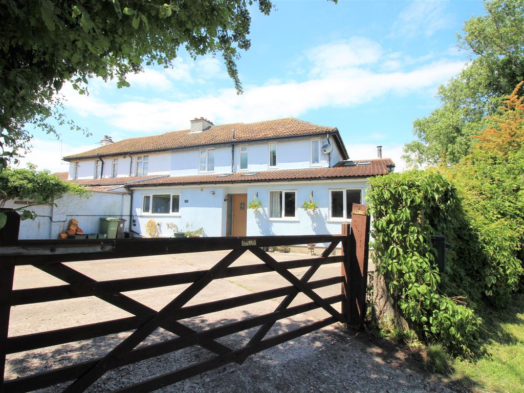 4 bed semidetached house for sale in Bank Road, Pilning, Bristol BS35