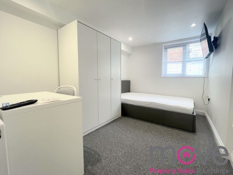Room to rent in London Road, Gloucester GL1, £625 pcm Zoopla