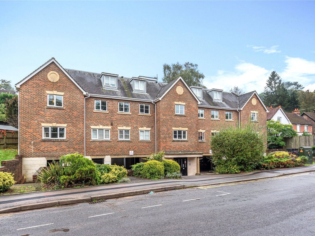 2 bed flat for sale in Kings Road, Haslemere GU27, £300,000 Zoopla