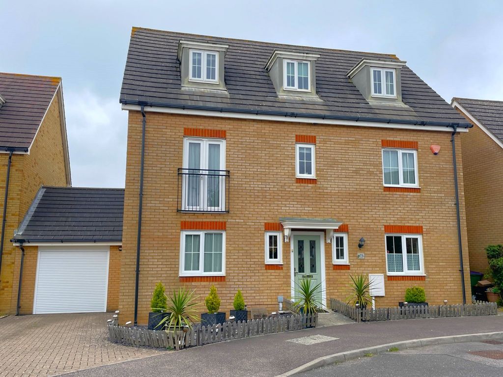 5 bed detached house for sale in Campbell Road, Hawkinge, Folkestone, Kent CT18, £500,000 Zoopla