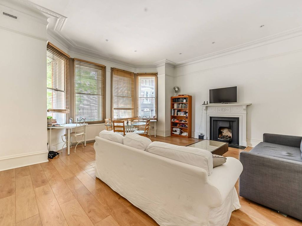 2 bed flat to rent in Old Brompton Road, Earls Court, London SW5, £