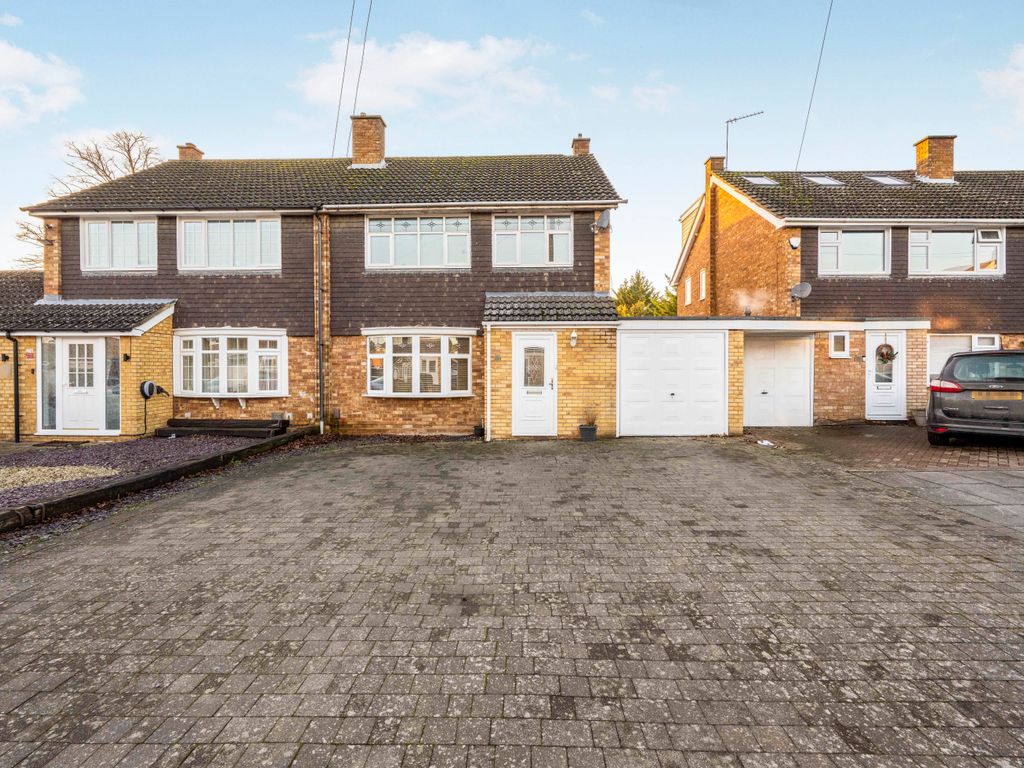 Sutton Gardens, Luton LU3  