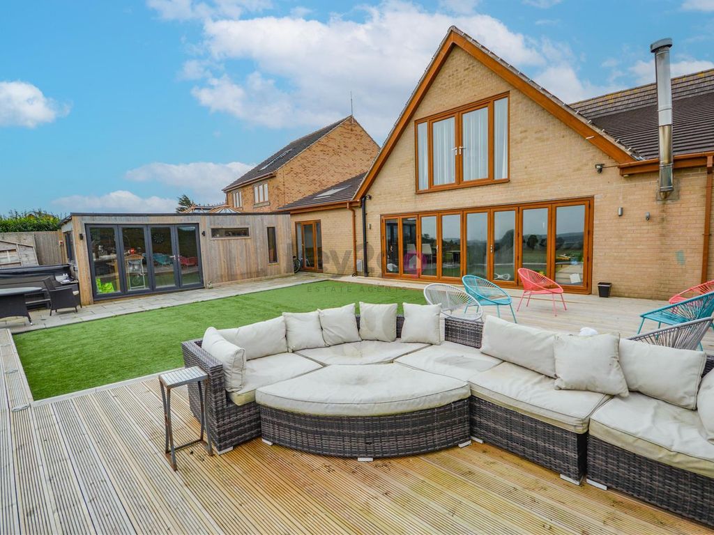 4 bed detached house for sale in High Lane, Ridgeway, Sheffield S12, £