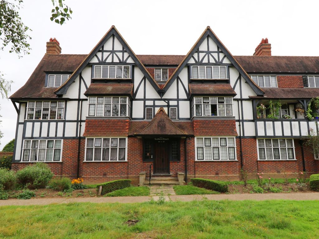 3 bed flat for sale in Queens Drive, West Acton, West Acton W3, £