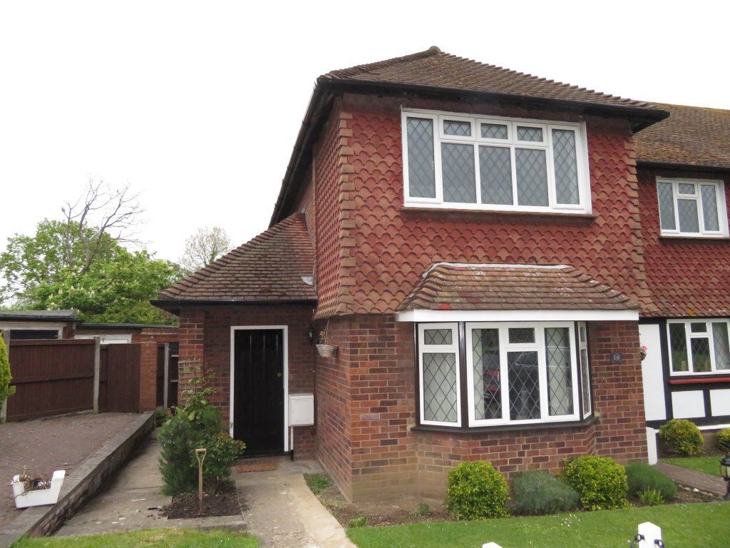 2 bed to rent in Warren Court, Chigwell IG7 Zoopla