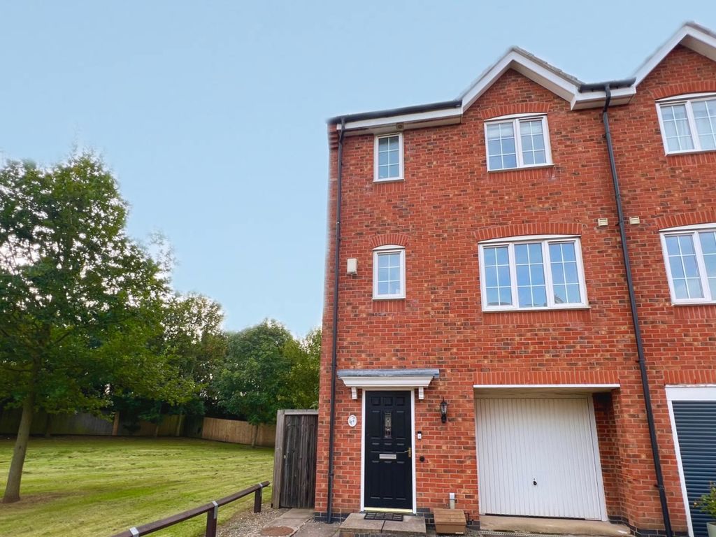 4 bed semidetached house for sale in Erringtons Close, Oadby