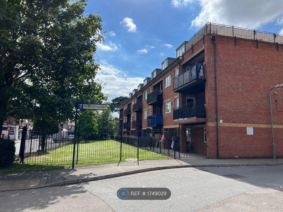 2 bed flat to rent in Duett Court, Hounslow TW5, £1,800 pcm Zoopla