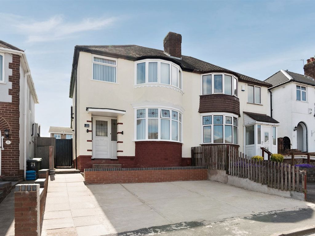 3 bed semidetached house for sale in Regent Drive, Tividale, Oldbury