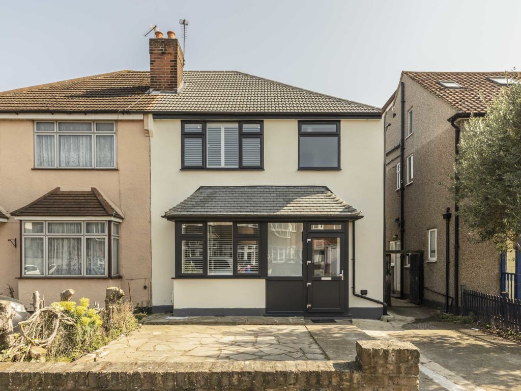 3 bed property to rent in Grasmere Avenue, London SW19, £2,900 pcm Zoopla