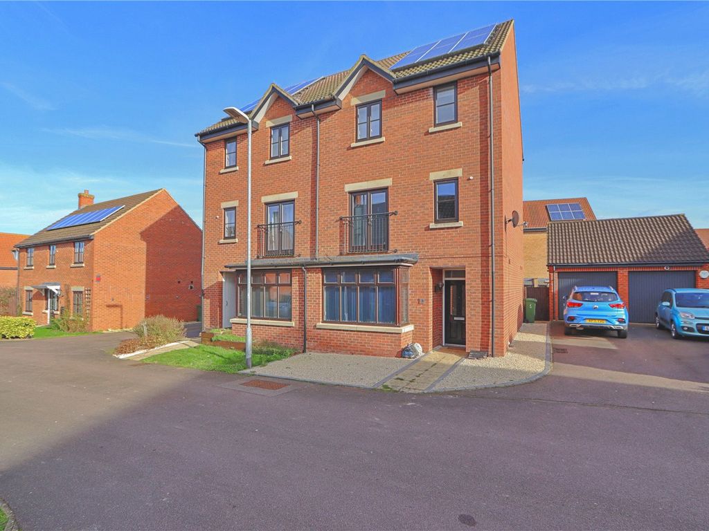 4 bed semidetached house for sale in Rosemoor Close, Westcroft, Milton