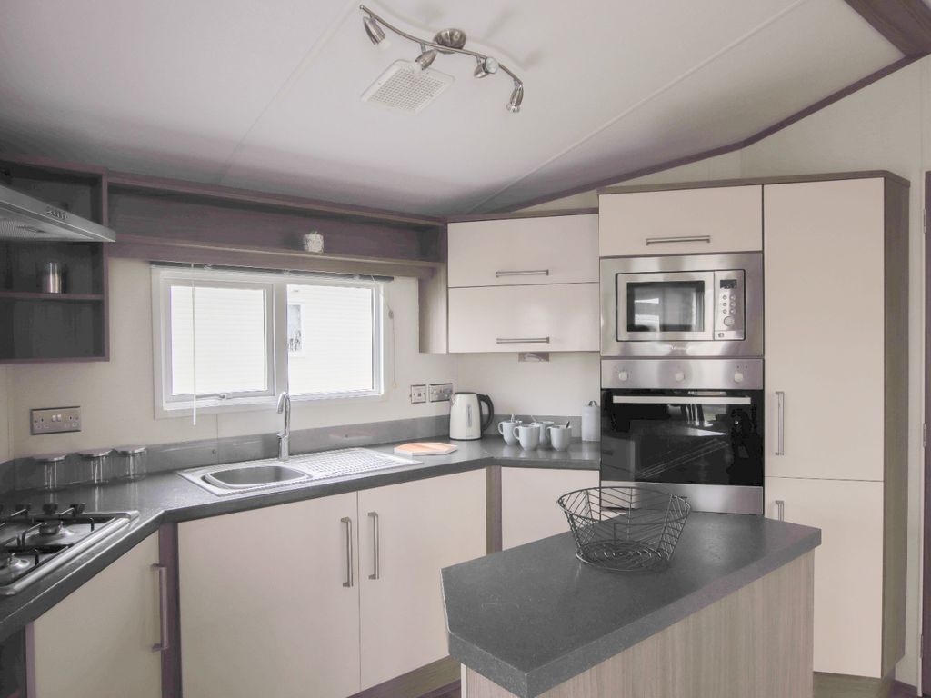 2 bed mobile/park home for sale in Atlas Status, Manor Park Caravan