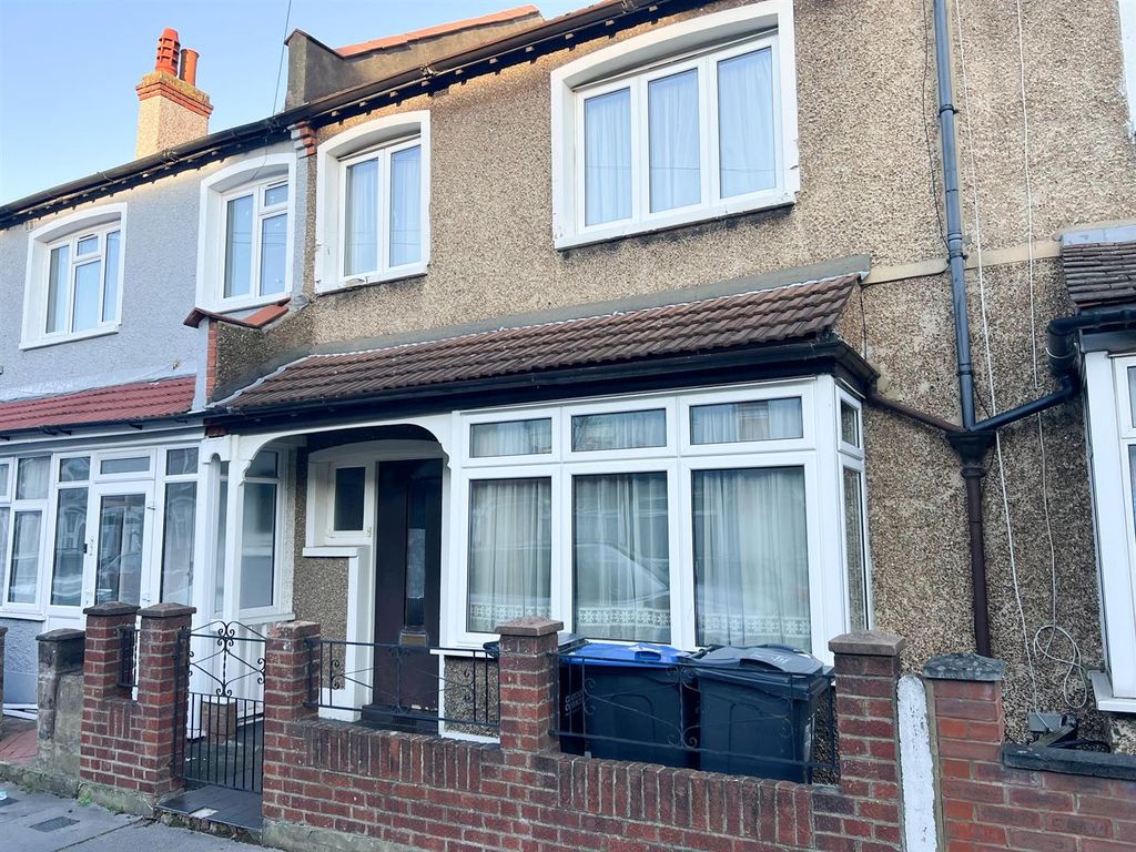 3 bed terraced house for sale in Penshurst Road, Thornton Heath CR7, £