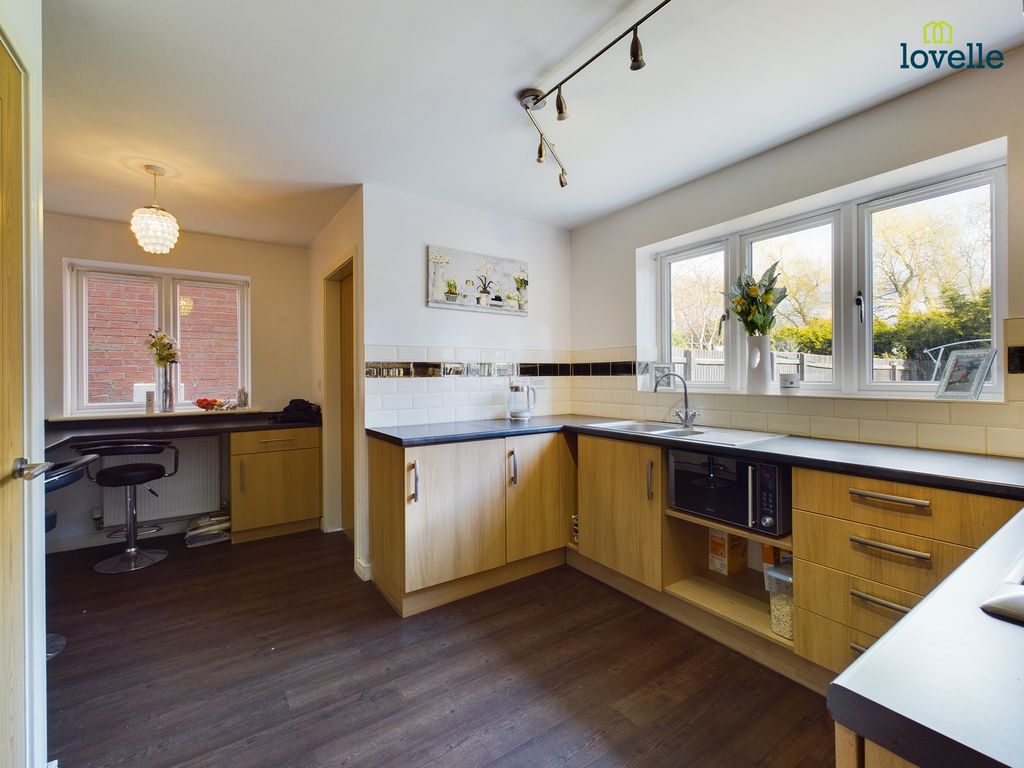 4 bed detached house for sale in Mallard Way, Market Rasen LN8, £