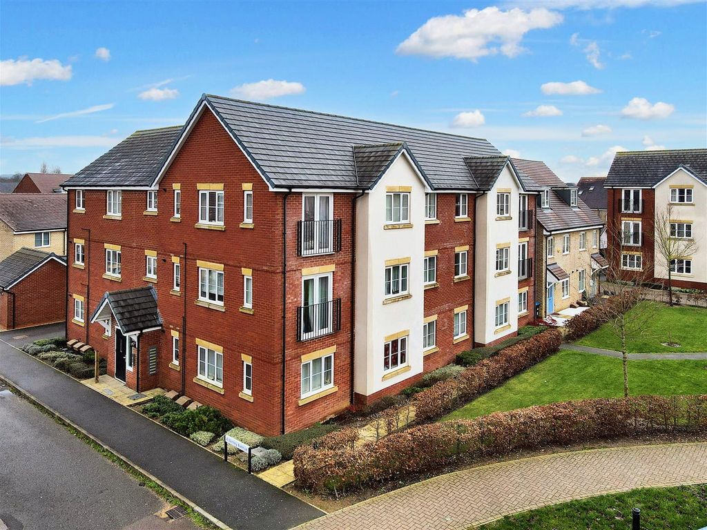 2 bed flat for sale in Alderney Avenue, Bletchley, Milton Keynes MK3, £220,000 Zoopla