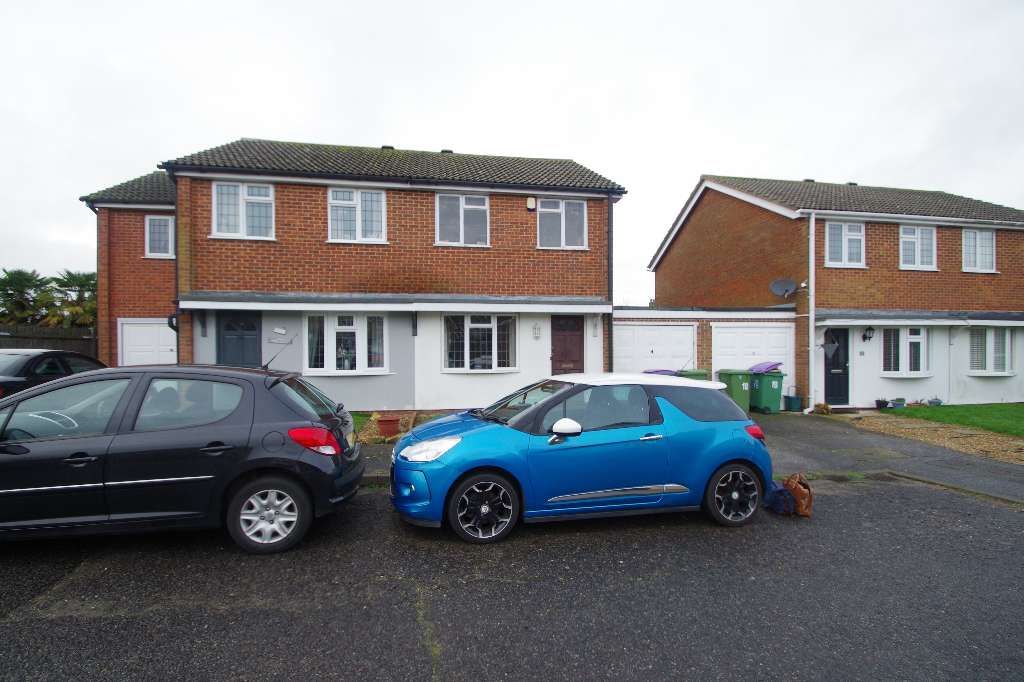 2 bed end terrace house to rent in Octavian Drive, Lympne CT21, £1,000